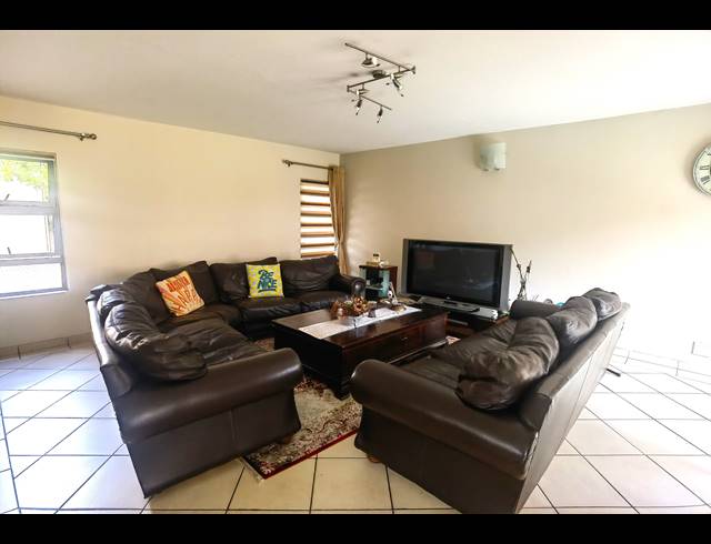4 BEDROOM TOWNHOUSE FOR SALE IN VALLEY VIEW ESTATE